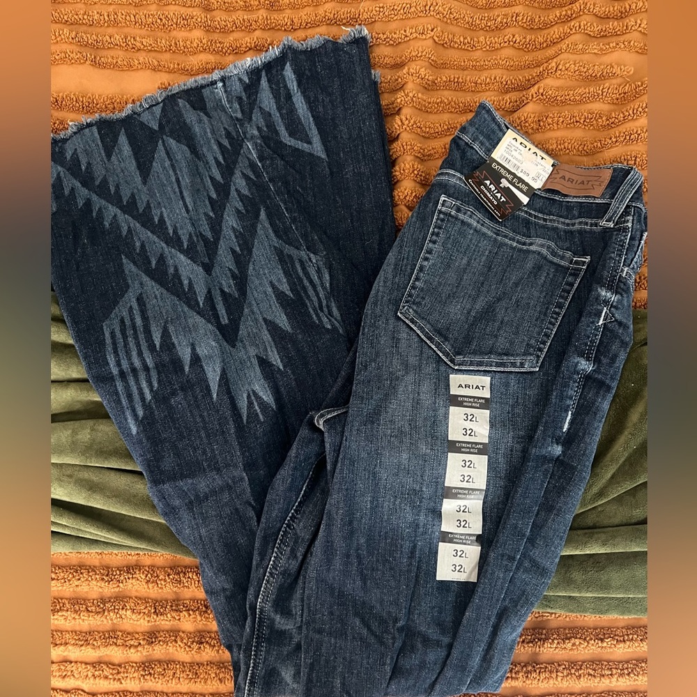 NWT Ariat bells